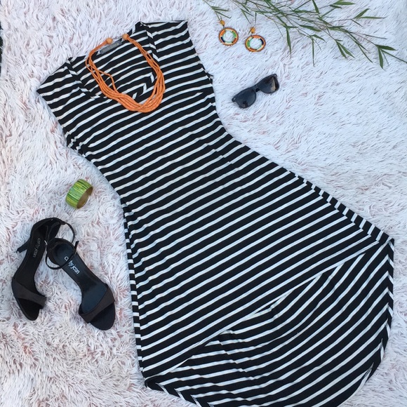 finn & clover Dresses & Skirts - 🦓Stipe cottin flounce dress